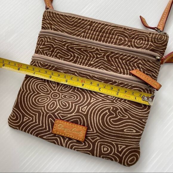 Vintage Dooney and Bourke canvas scribble letter pattern crossbody  pink lining - Picture 15 of 16